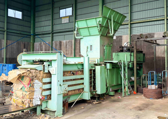 紙圧縮梱包機(ベーラー)（1基）