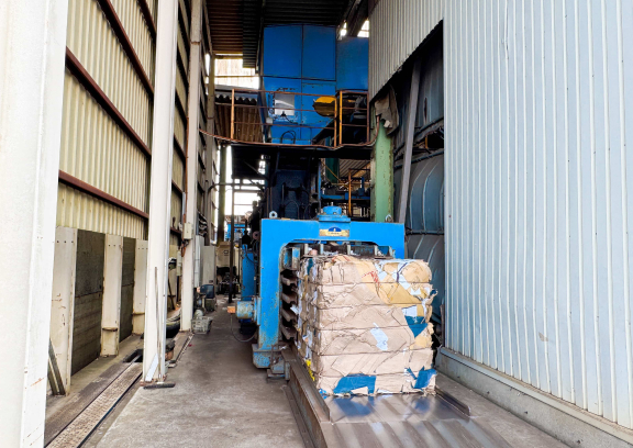古紙圧縮工場（60坪）