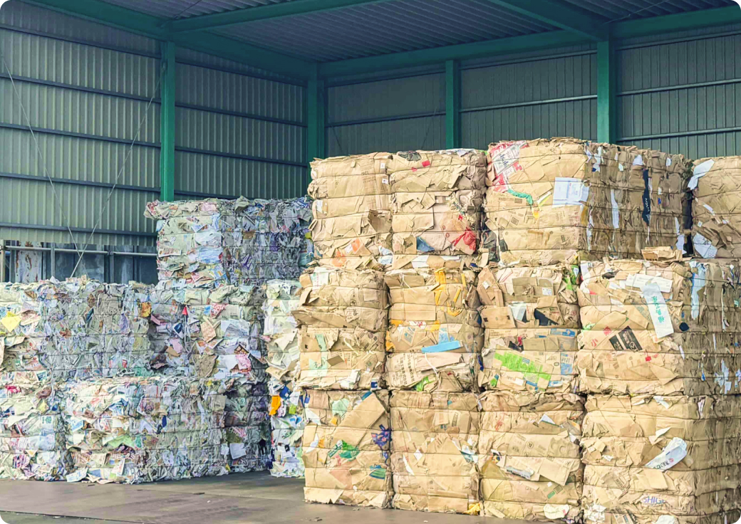 新栄産業の事業案内「産業廃棄物を集めて再生資源に」